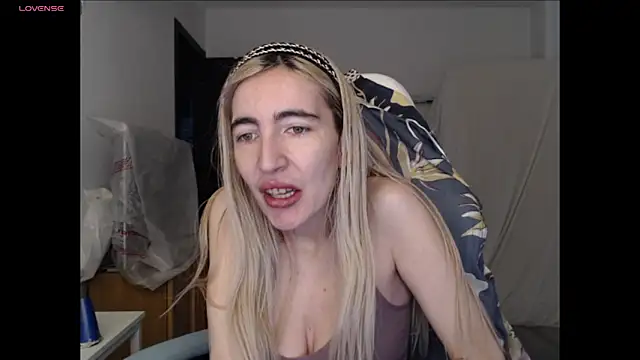 Snapshot of BarbieBlondieGirl chatting on May 2026 02:12:01 PM BarbieBlondieGirl online show from May 2026 02:12:01 PM