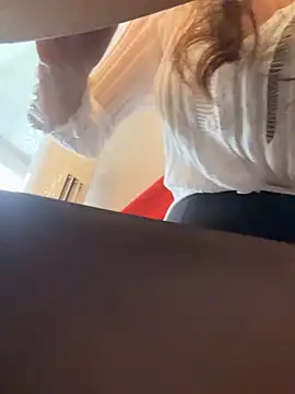 Molly-xiao online show from April 2026 09:47:01 AM