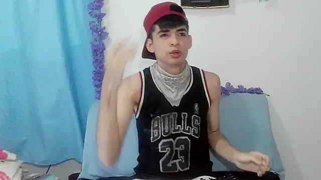 nico22love online show from February 2026 03:43:01 PM