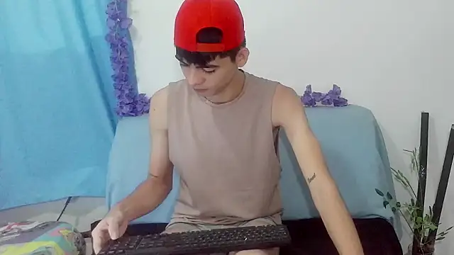 nico22love online show from February 2026 07:44:02 PM