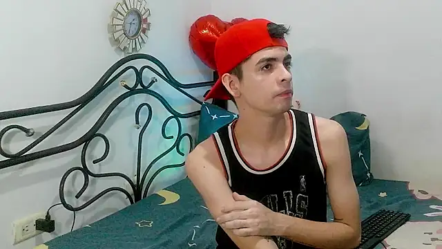 nico22love online show from February 2026 12:33:02 AM