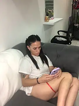 Snapshot of donatella07 chatting on February 2026 12:59:01 AM donatella07 online show from February 2026 12:59:01 AM