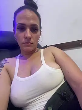 Snapshot of donatella07 chatting on February 2026 02:40:02 AM donatella07 online show from February 2026 02:40:02 AM