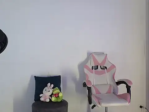 Daphne Grayy online show from April 2026 05:03:01 PM