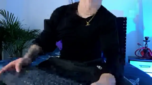 Liam saint online show from April 2026 12:11:02 PM