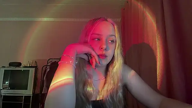 Snapshot of ZoraDearmon chatting on January 2026 09:40:01 PM ZoraDearmon online show from January 2026 09:40:01 PM