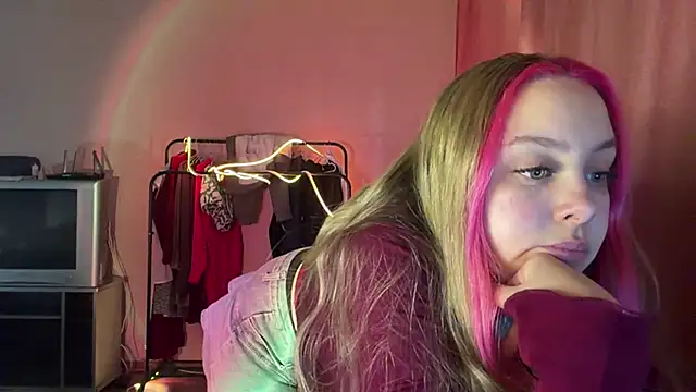 Snapshot of ZoraDearmon chatting on February 2026 09:30:02 PM ZoraDearmon online show from February 2026 09:30:02 PM