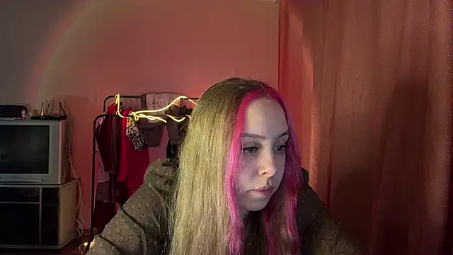 Snapshot of ZoraDearmon chatting on February 2026 09:07:01 PM ZoraDearmon online show from February 2026 09:07:01 PM