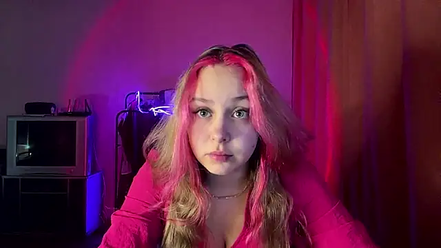 Snapshot of ZoraDearmon chatting on February 2026 09:07:01 PM ZoraDearmon online show from February 2026 09:07:01 PM