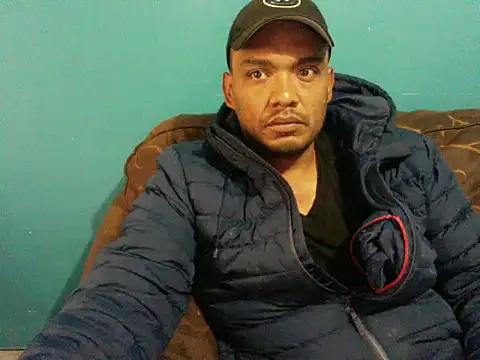 latinomoreno95 online show from February 2026 05:51:02 PM