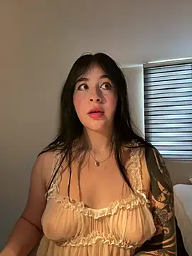 Snapshot of evelynrosess1 chatting on May 2026 07:32:02 PM evelynrosess1 online show from May 2026 07:32:02 PM