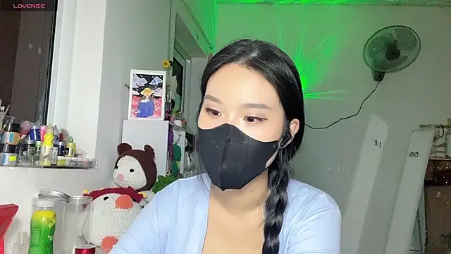 Snapshot of Tieu-May chatting on April 2026 08:44:01 PM Tieu-May online show from April 2026 08:44:01 PM