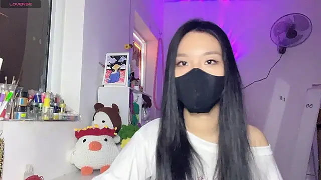 Snapshot of Tieu-May chatting on April 2026 09:23:01 AM Tieu-May online show from April 2026 09:23:01 AM