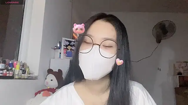 Snapshot of Tieu-May chatting on May 2026 09:47:01 AM Tieu-May online show from May 2026 09:47:01 AM