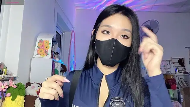 Snapshot of Tieu-May chatting on May 2026 12:10:02 PM Tieu-May online show from May 2026 12:10:02 PM