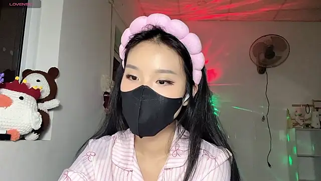 Snapshot of Tieu-May chatting on May 2026 09:12:01 PM Tieu-May online show from May 2026 09:12:01 PM