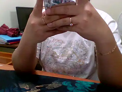 Snapshot of Sarah_no_land chatting on May 2026 09:14:01 AM Sarah no land online show from May 2026 09:14:01 AM