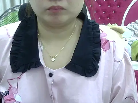 Snapshot of Sarah_no_land chatting on May 2026 07:50:02 AM Sarah no land online show from May 2026 07:50:02 AM