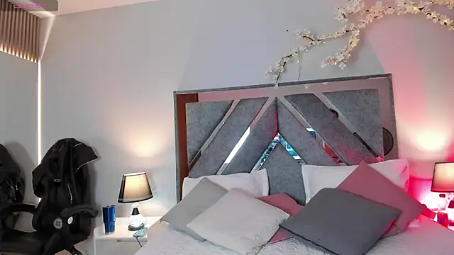 Snapshot of Astrid_williams chatting on June 2026 02:27:01 AM Astrid williams online show from June 2026 02:27:01 AM