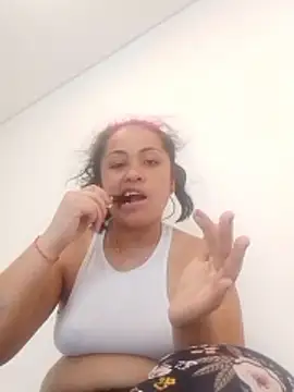 Luli2401 online show from January 2026 04:32:01 PM