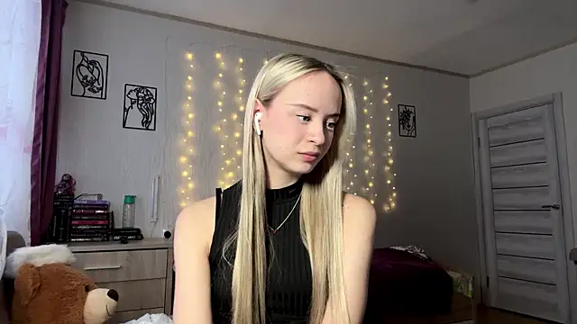 Snapshot of LatashiaOrcutt chatting on January 2026 12:42:01 PM LatashiaOrcutt online show from January 2026 12:42:01 PM