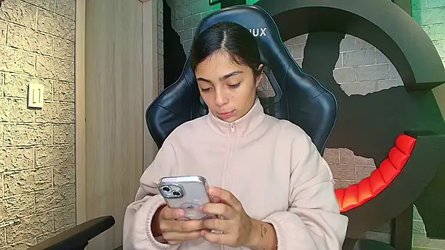 RoousseGil online show from January 2026 12:08:02 PM