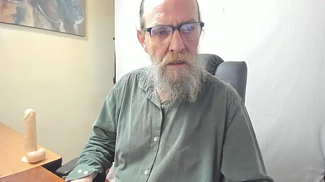 Snapshot of Uncle_Hottie chatting on March 2026 06:03:01 PM Uncle Hottie online show from March 2026 06:03:01 PM