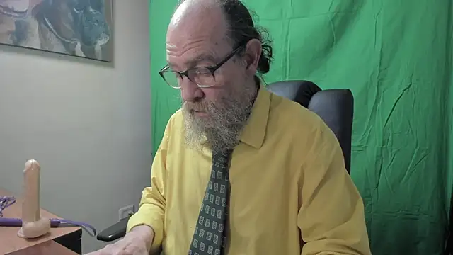 Snapshot of Uncle_Hottie chatting on March 2026 04:32:02 PM Uncle Hottie online show from March 2026 04:32:02 PM