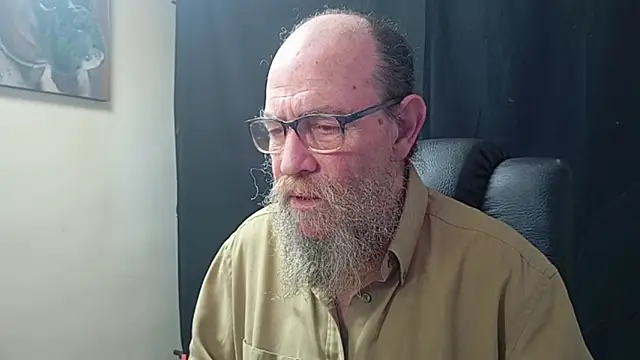 Snapshot of Uncle_Hottie chatting on April 2026 04:51:01 PM Uncle Hottie online show from April 2026 04:51:01 PM