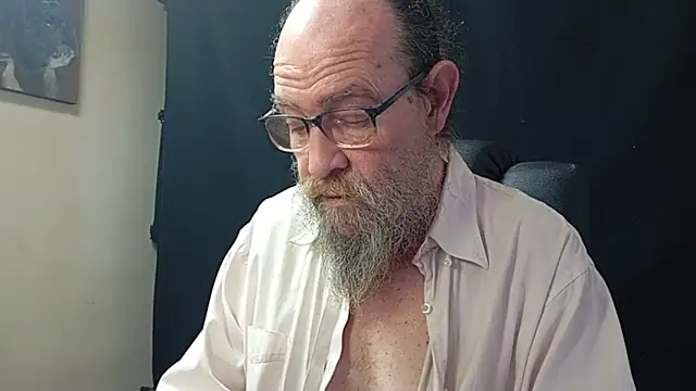 Snapshot of Uncle_Hottie chatting on April 2026 04:55:02 PM Uncle Hottie online show from April 2026 04:55:02 PM