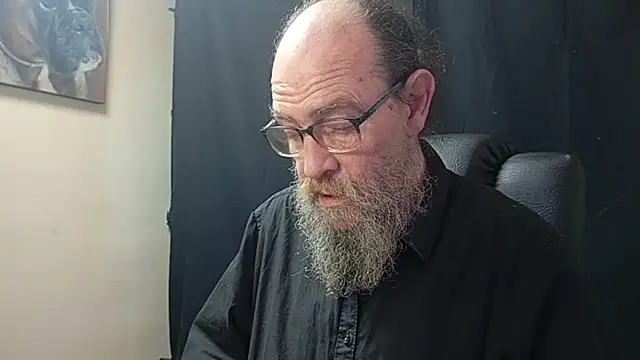 Snapshot of Uncle_Hottie chatting on April 2026 05:28:01 PM Uncle Hottie online show from April 2026 05:28:01 PM
