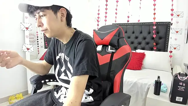 julian xx online show from February 2026 09:03:02 PM