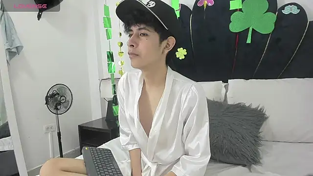 julian xx online show from March 2026 07:09:01 PM