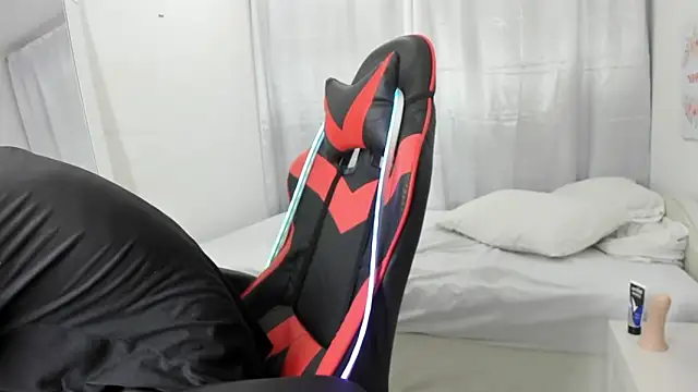 julian xx online show from March 2026 07:07:02 PM