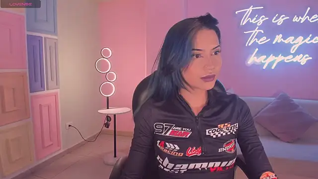 KayraLanne online show from January 2026 03:32:01 AM