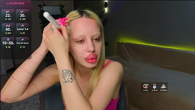Snapshot of Luna_Beverly chatting on May 2026 05:29:01 PM Luna Beverly online show from May 2026 05:29:01 PM