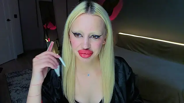 Luna Beverly online show from July 2026 08:37:01 PM