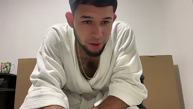 Snapshot of enyel_100 chatting on January 2026 03:32:01 AM enyel 100 online show from January 2026 03:32:01 AM