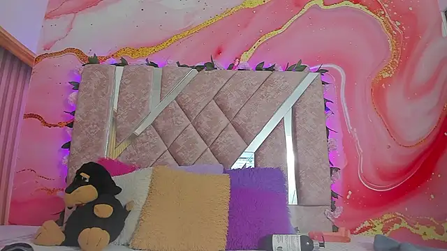 Snapshot of emily_velvet__ chatting on February 2026 06:04:02 PM emily velvet online show from February 2026 06:04:02 PM