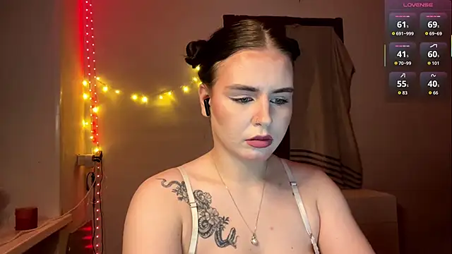 Snapshot of FerniQuam chatting on January 2026 06:02:02 PM FerniQuam online show from January 2026 06:02:02 PM