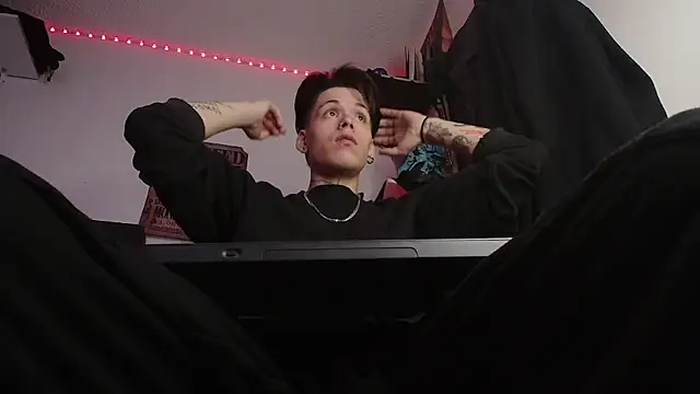 Snapshot of Anhony_Muscle chatting on January 2026 01:25:02 PM Anhony Muscle online show from January 2026 01:25:02 PM