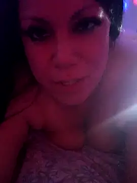 Snapshot of daaibabyxxx chatting on April 2026 09:17:02 PM daaibabyxxx online show from April 2026 09:17:02 PM