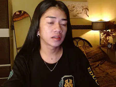 Snapshot of EnviousMaddie chatting on April 2026 05:48:02 PM EnviousMaddie online show from April 2026 05:48:02 PM
