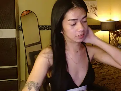 Snapshot of EnviousMaddie chatting on April 2026 04:04:02 PM EnviousMaddie online show from April 2026 04:04:02 PM