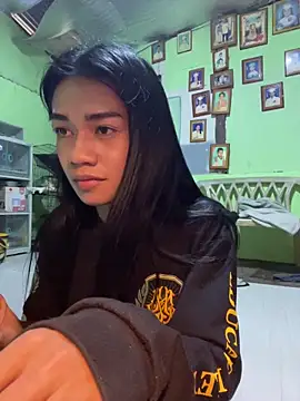 Snapshot of EnviousMaddie chatting on April 2026 10:02:02 AM EnviousMaddie online show from April 2026 10:02:02 AM