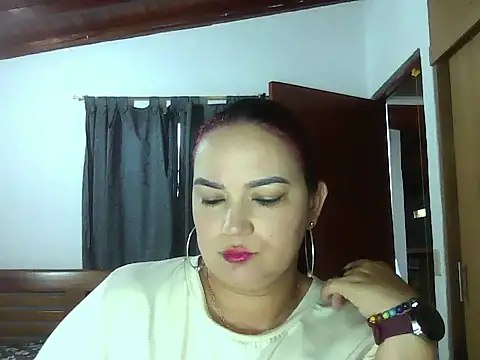 Snapshot of Roja_tentacion chatting on May 2026 09:00:02 PM Roja tentacion online show from May 2026 09:00:02 PM