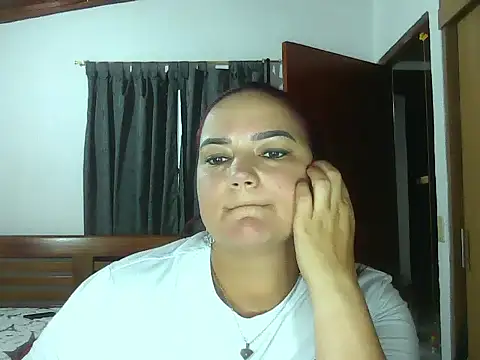 Snapshot of Roja_tentacion chatting on May 2026 08:40:02 PM Roja tentacion online show from May 2026 08:40:02 PM