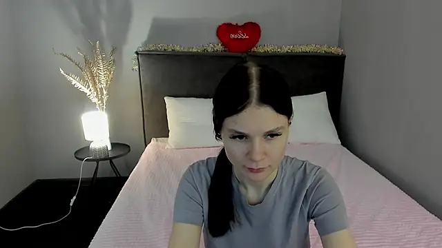 SkinyJoys online show from February 2026 01:56:02 AM