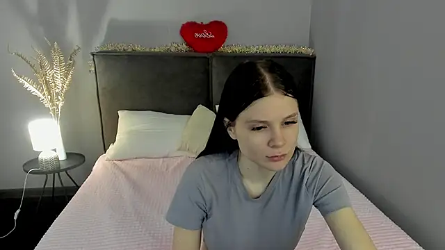 SkinyJoys online show from February 2026 02:21:01 AM