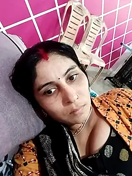 Snapshot of Hot_ree85 chatting on February 2026 08:33:02 AM Hot ree85 online show from February 2026 08:33:02 AM